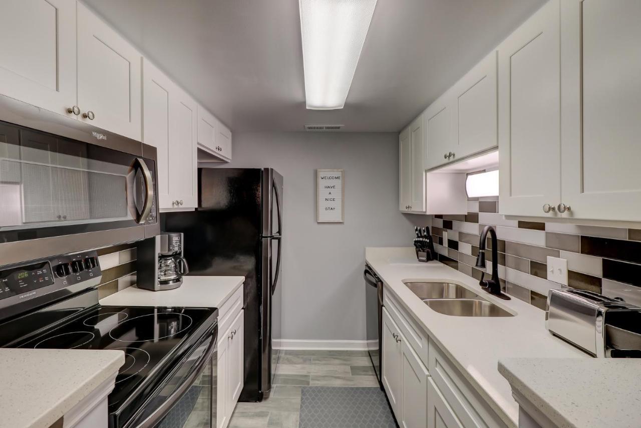 #111 Elaborate Condo Ideal Location 2Brm/2 Parking ヒルトンヘッドアイランド エクステリア 写真