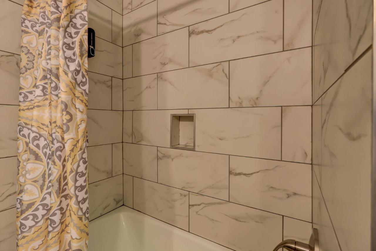 #111 Elaborate Condo Ideal Location 2Brm/2 Parking ヒルトンヘッドアイランド エクステリア 写真