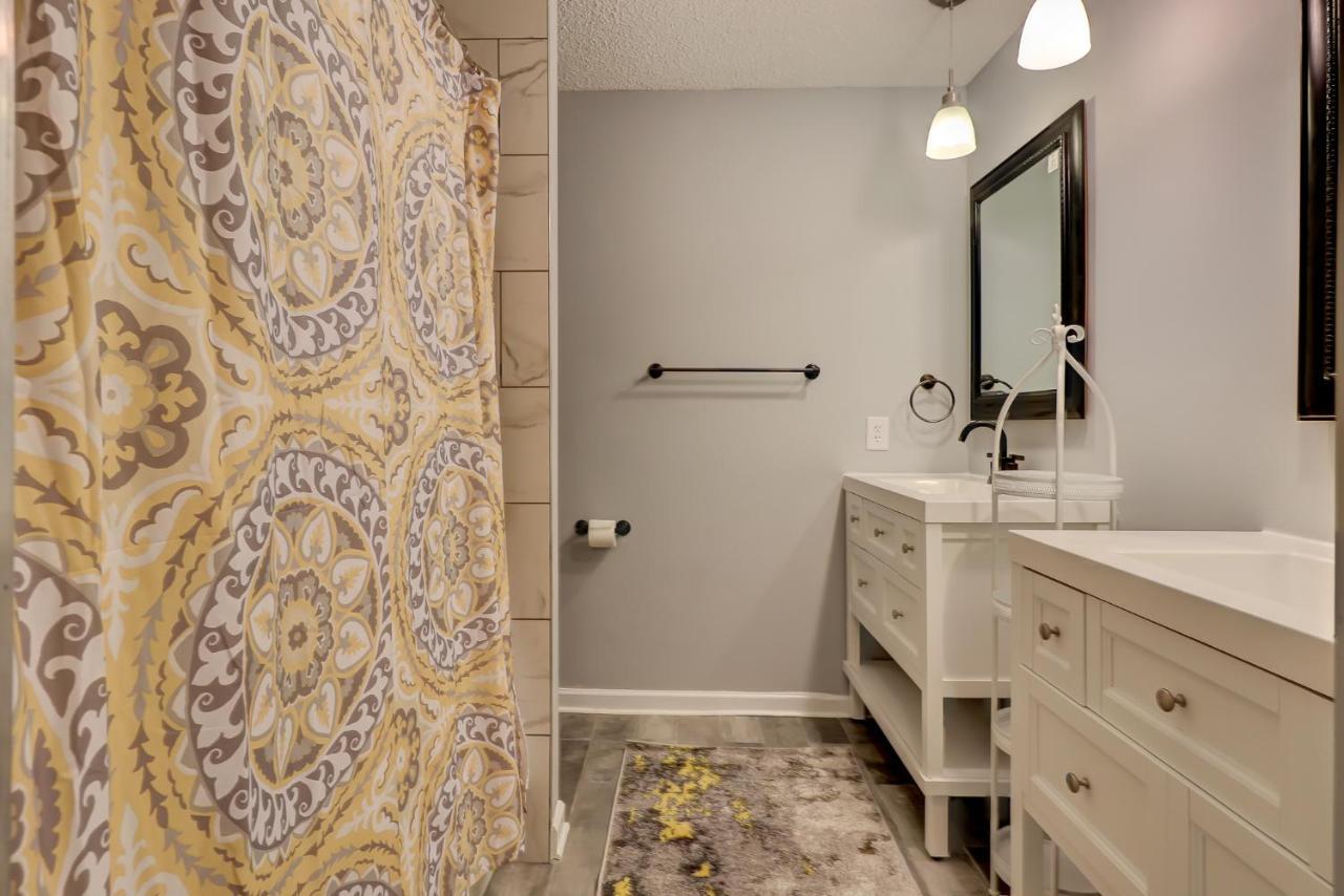 #111 Elaborate Condo Ideal Location 2Brm/2 Parking ヒルトンヘッドアイランド エクステリア 写真