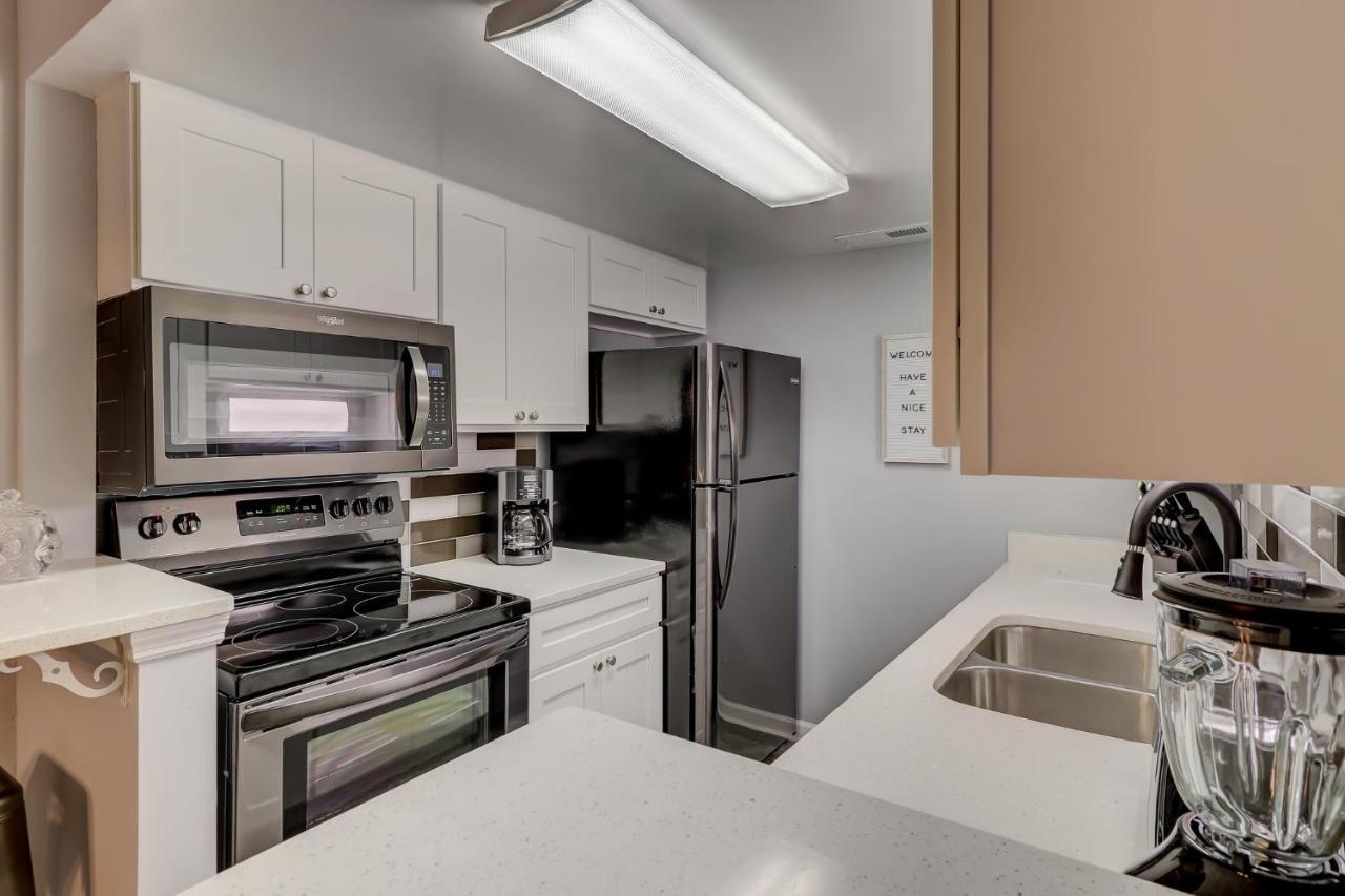 #111 Elaborate Condo Ideal Location 2Brm/2 Parking ヒルトンヘッドアイランド エクステリア 写真