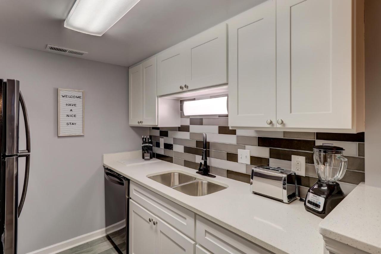 #111 Elaborate Condo Ideal Location 2Brm/2 Parking ヒルトンヘッドアイランド エクステリア 写真